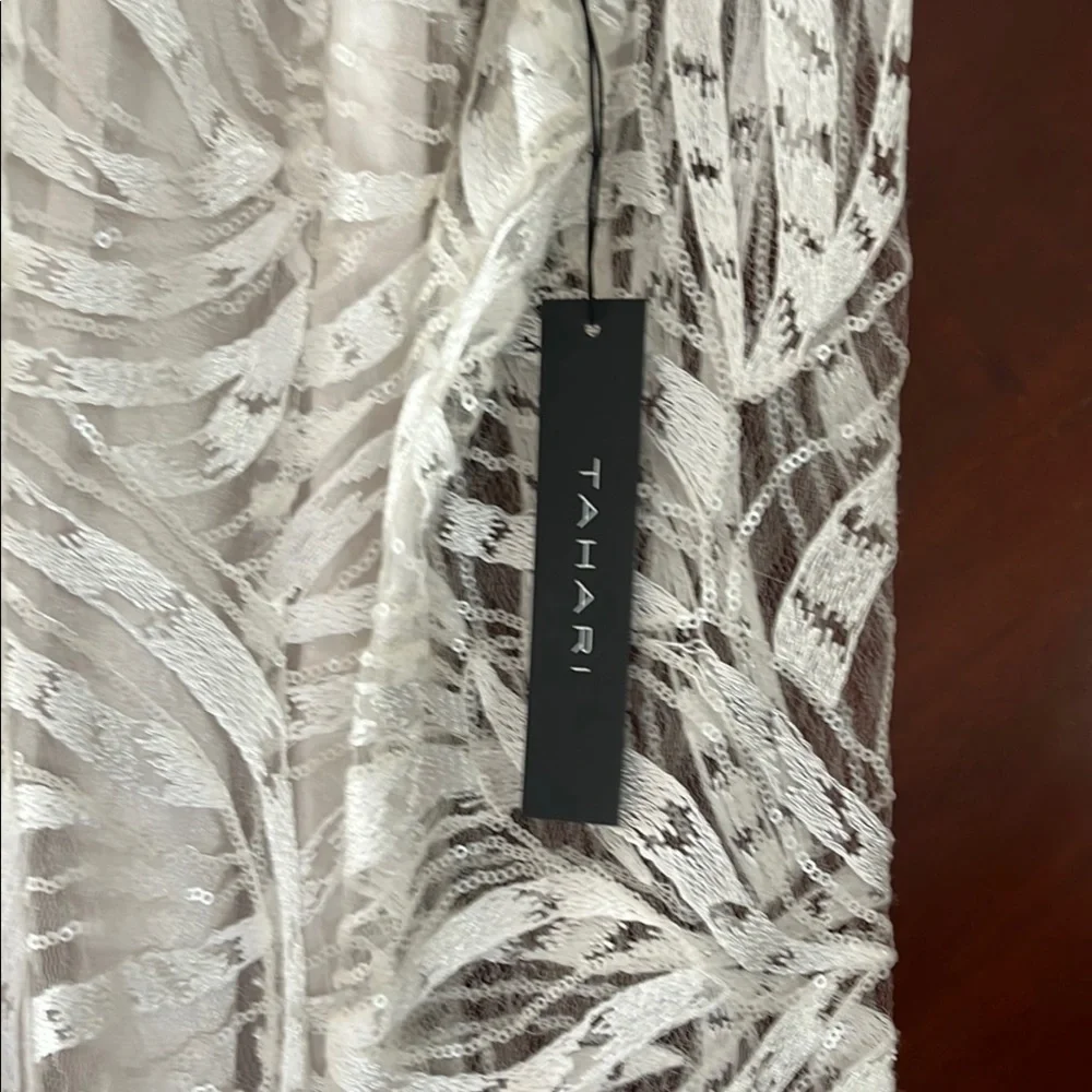 Tahari White Long Sleeve Lace Dress sz 12 - Picture 2 of 5